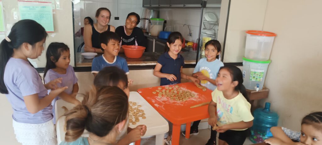 Tatja in Camiri: DÍa del Estudiante und Weihnachten